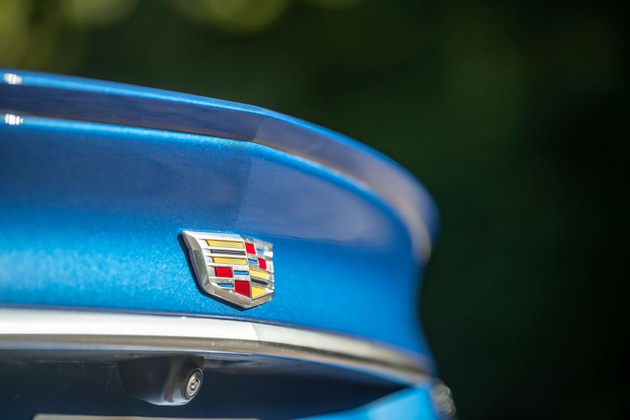 Логотип Cadillac CT5 350T 2019 года  (фото 13 из 40)